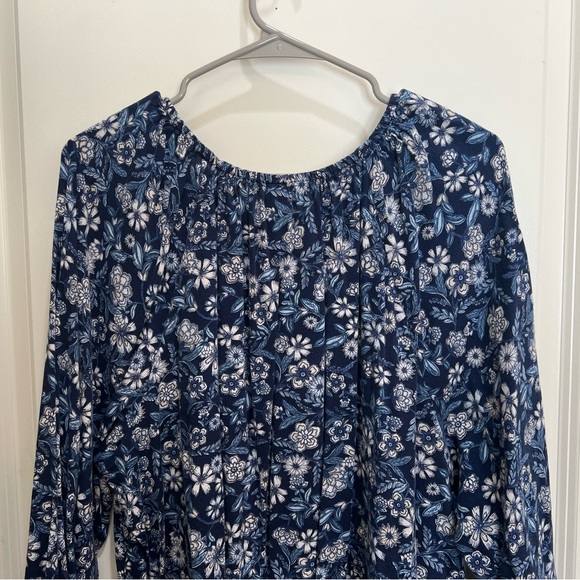Old Navy blue and white floral long sleeve peasant top XL - Picture 3 of 4